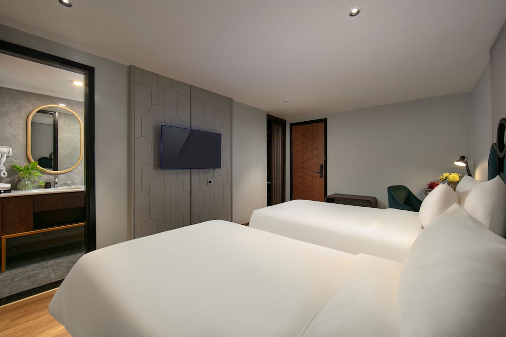 Superior, Double or Twin Bed, No Window