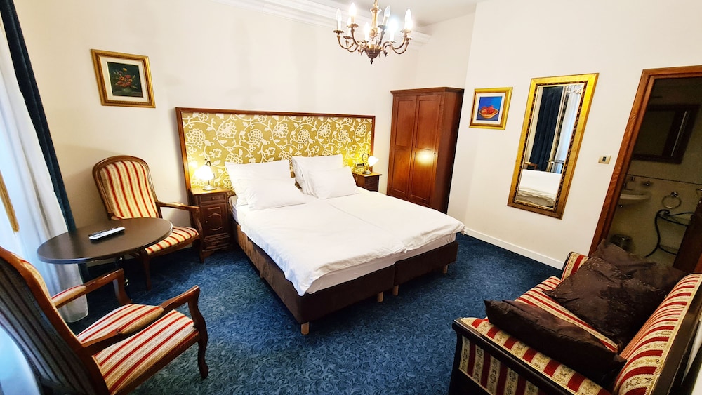 Hamlet Bed and Breakfast 10/66