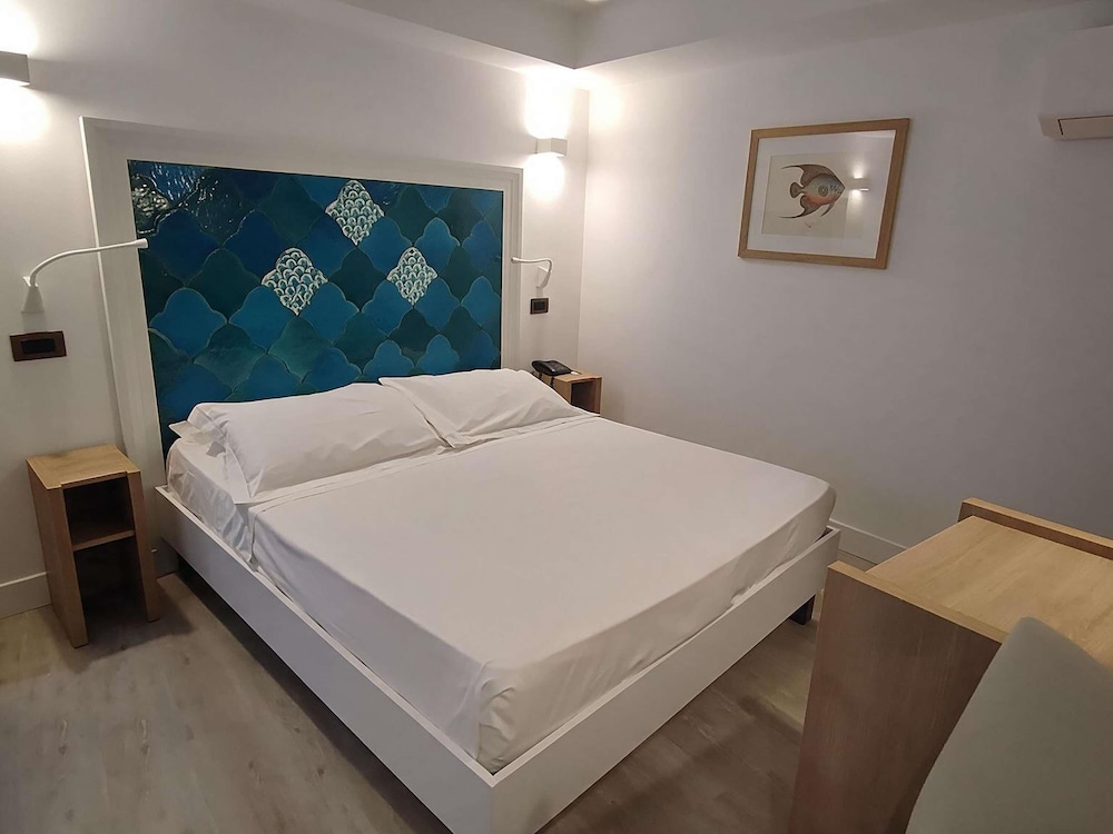 غرفة كلاسيكية بسرير كوين بإطلالة على الحديقة، Splendid Hotel Taormina 3/5