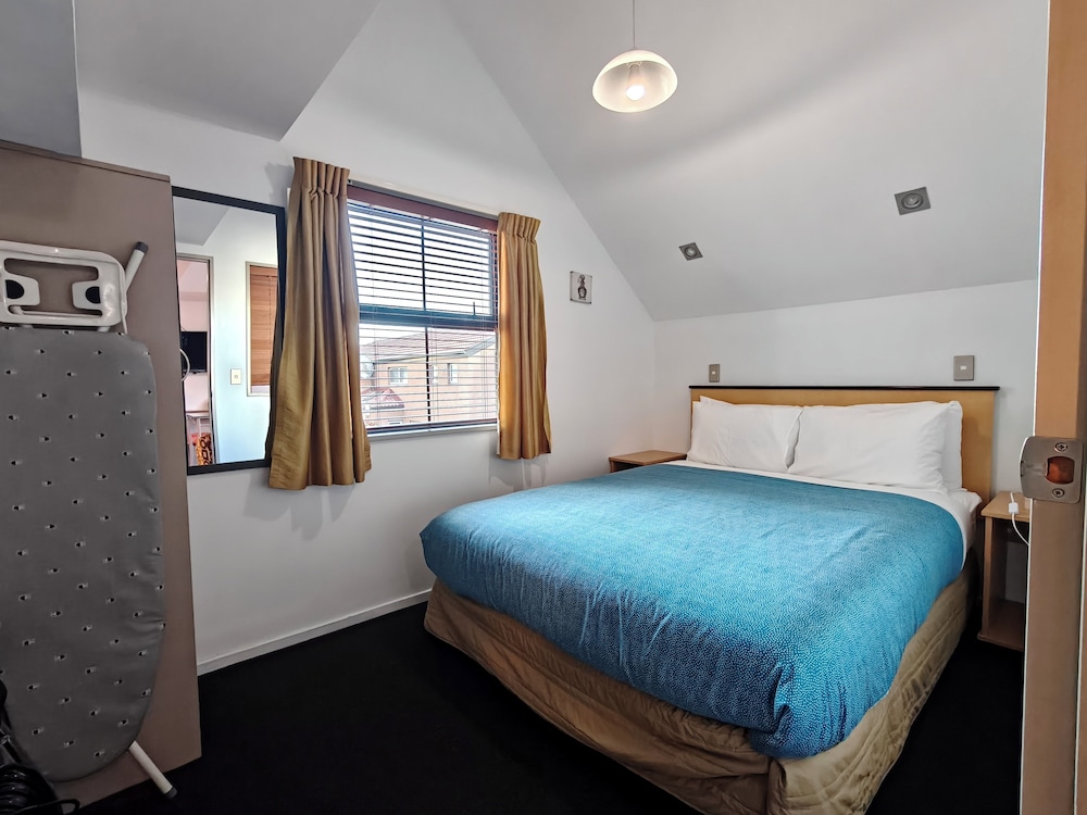 2 Bedrooms, Suite, 1 Single and 2 Double Beds, Kitchenette