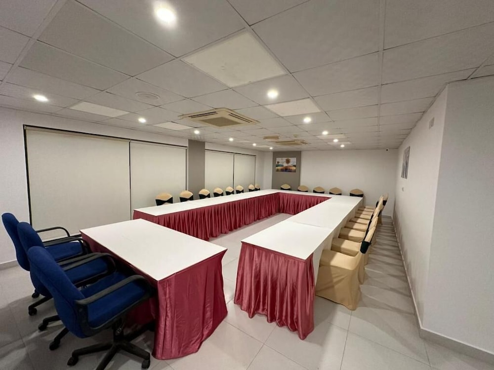 Muscat Hills Hotel 54/63