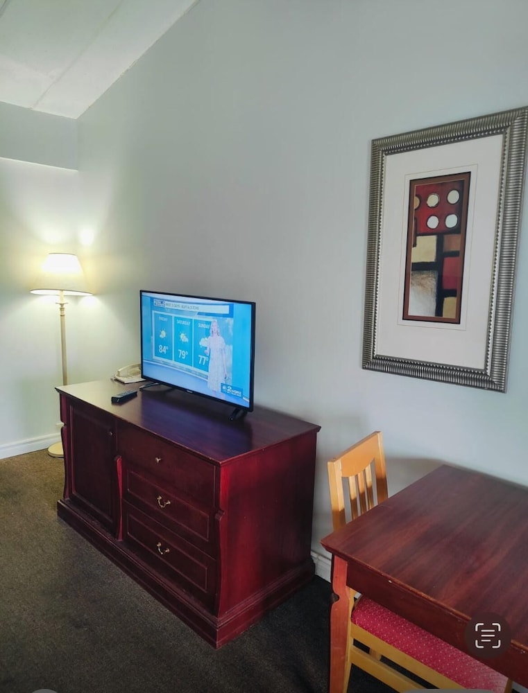 Niagaras Best Inn 18/24
