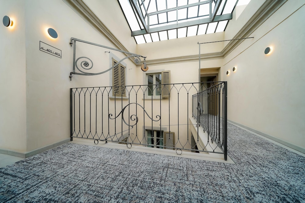 Bergamo Inn 21 27/29
