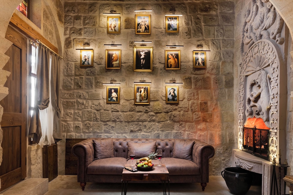 Cappa Via Cave Hotel 27/38