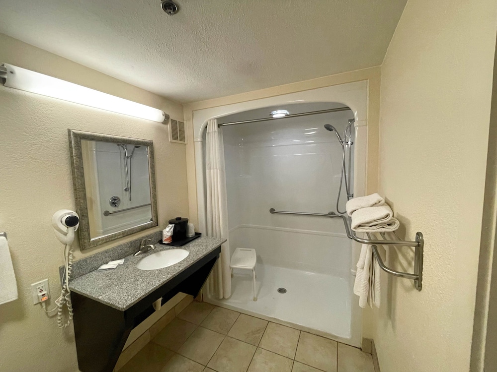 Motel6 Oklahoma City, OK - Fairgrounds West 27/42