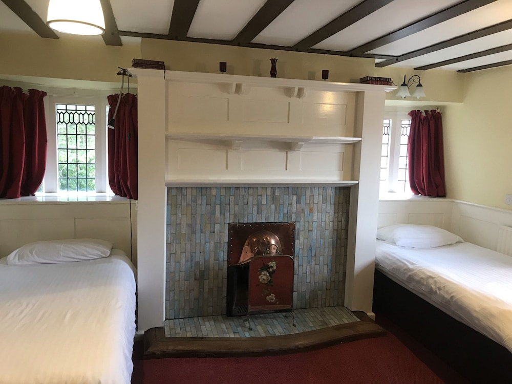 Barons Court Hotel 40/72