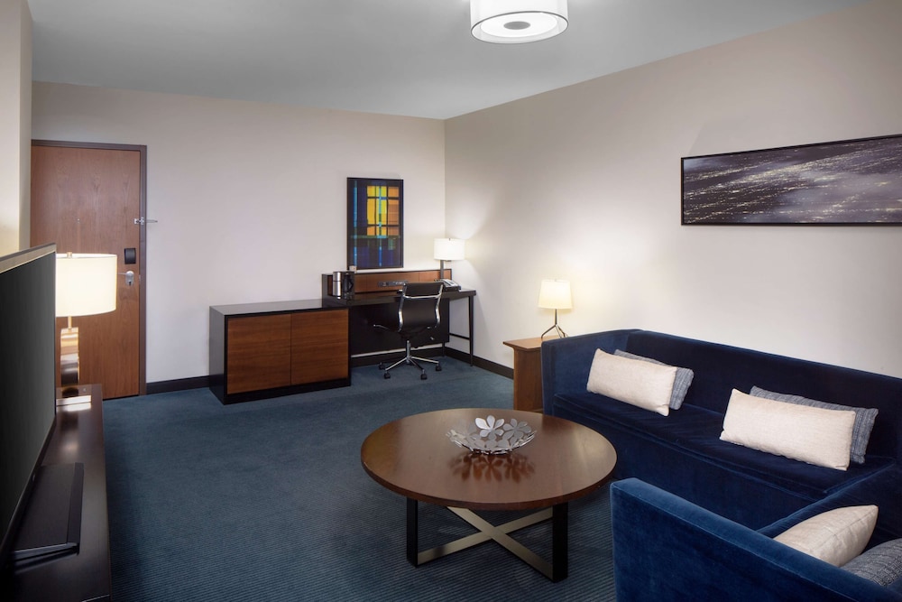 Hyatt Regency 33/59