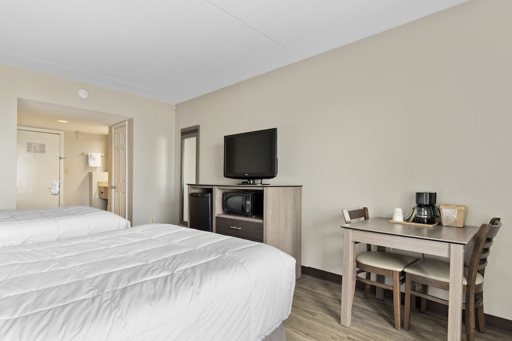 Ocean Crest Inn and Suites 16/51