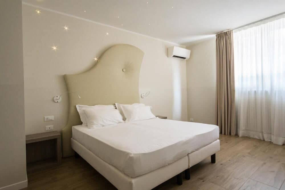 M14 Hotel 21/56