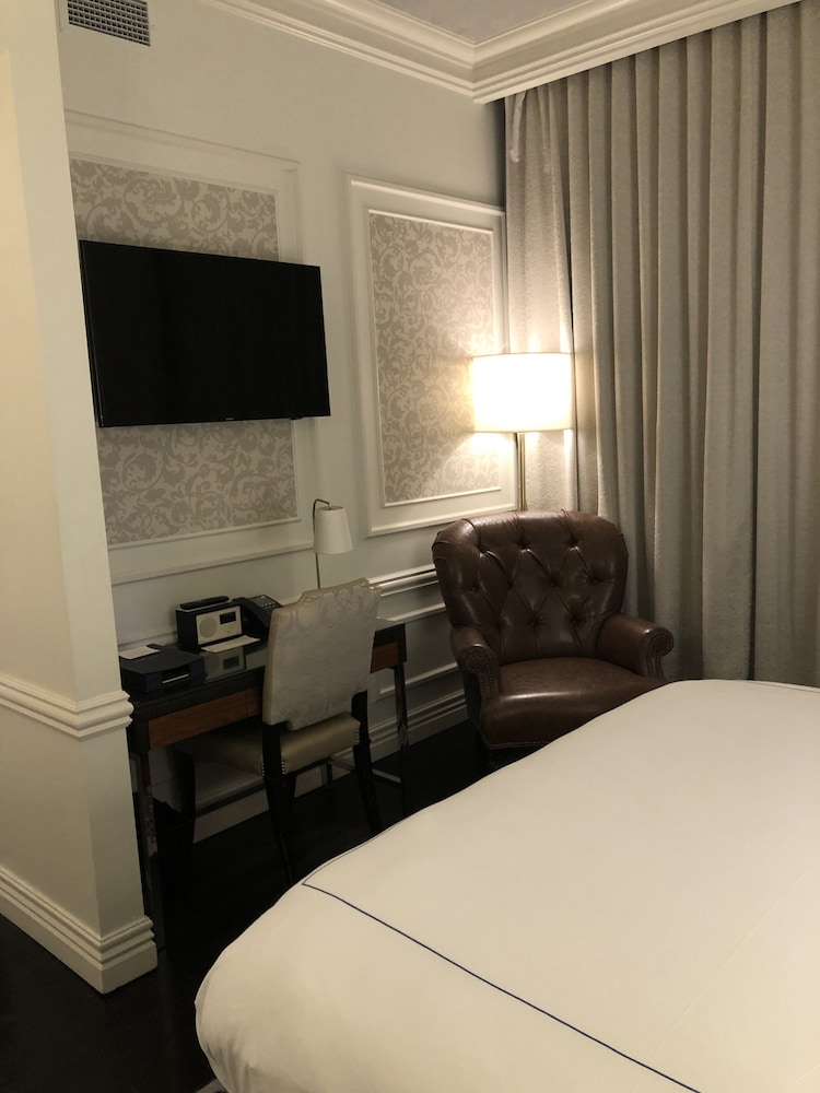 The Adelphi Hotel 20/75
