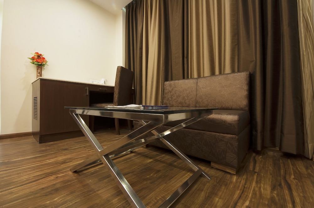 Hotel Golden Grand 33/51