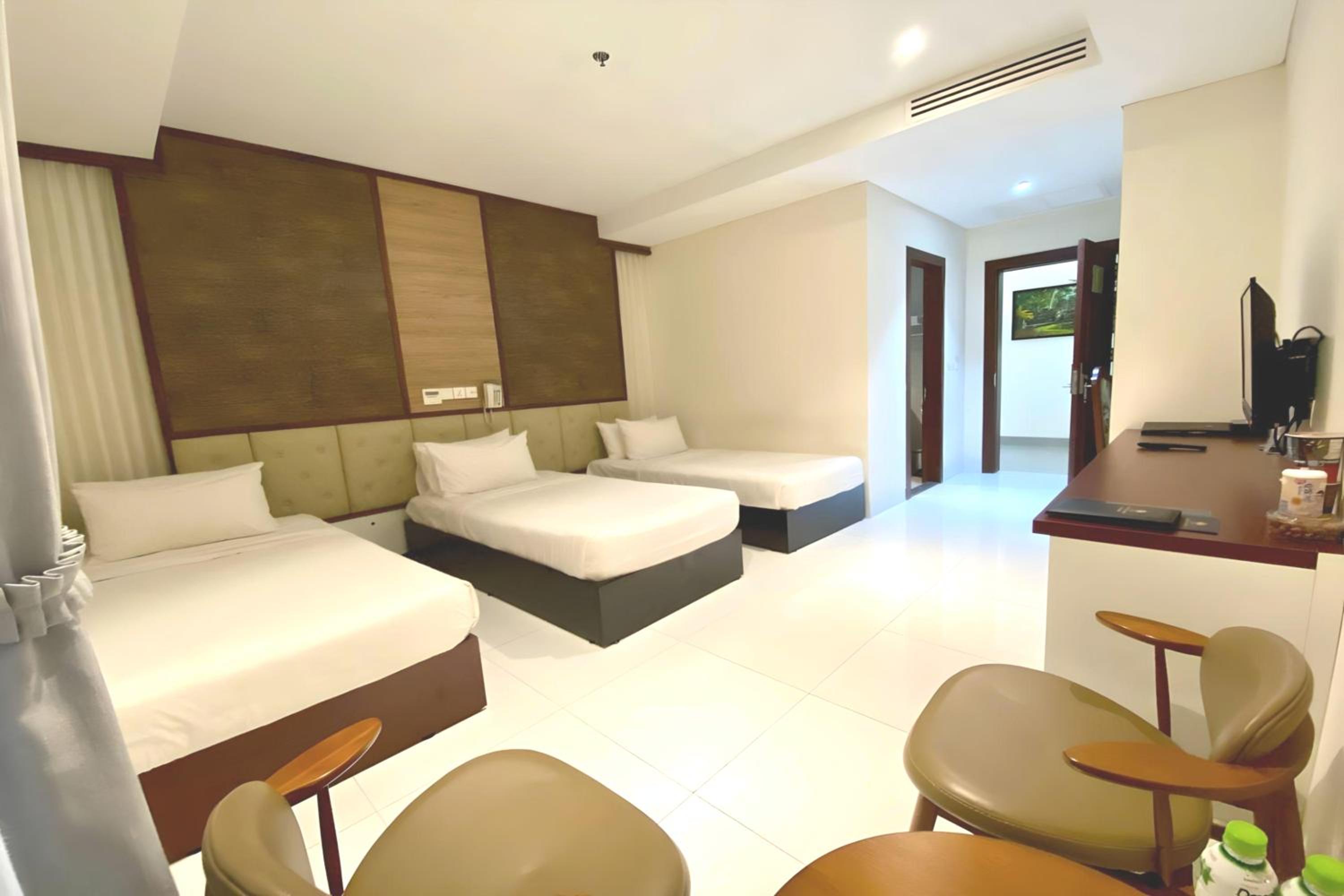 غرفة قياسية ثلاثية، LCS Hotel & Apartment 4/10