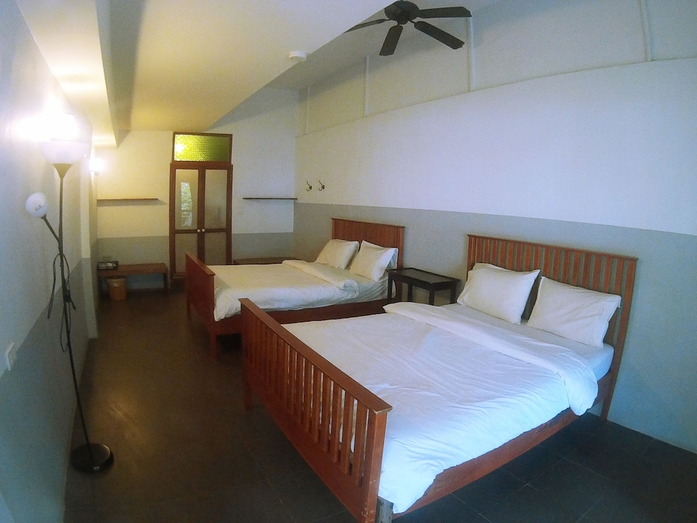 KOH MUNNORK PRIVATE ISLAND 11/50