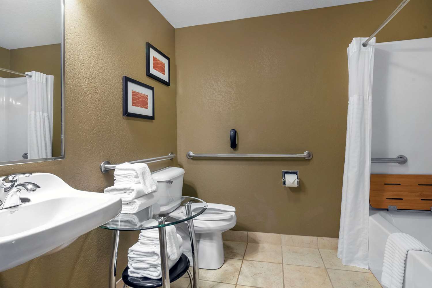 غرفة بسرير كينج لذوي الإعاقة، Comfort Inn & Suites Macon, MO 5/5