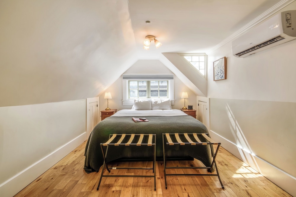 Cedar Gables Inn 35/68