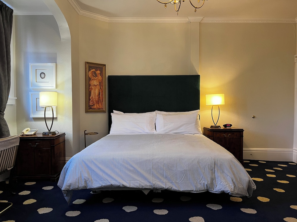 ROOM, KING BED, ACCESSIBLE