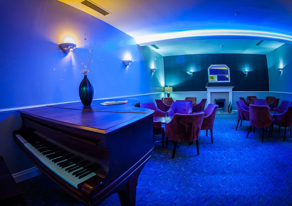 Norfolk Hotel 48/58