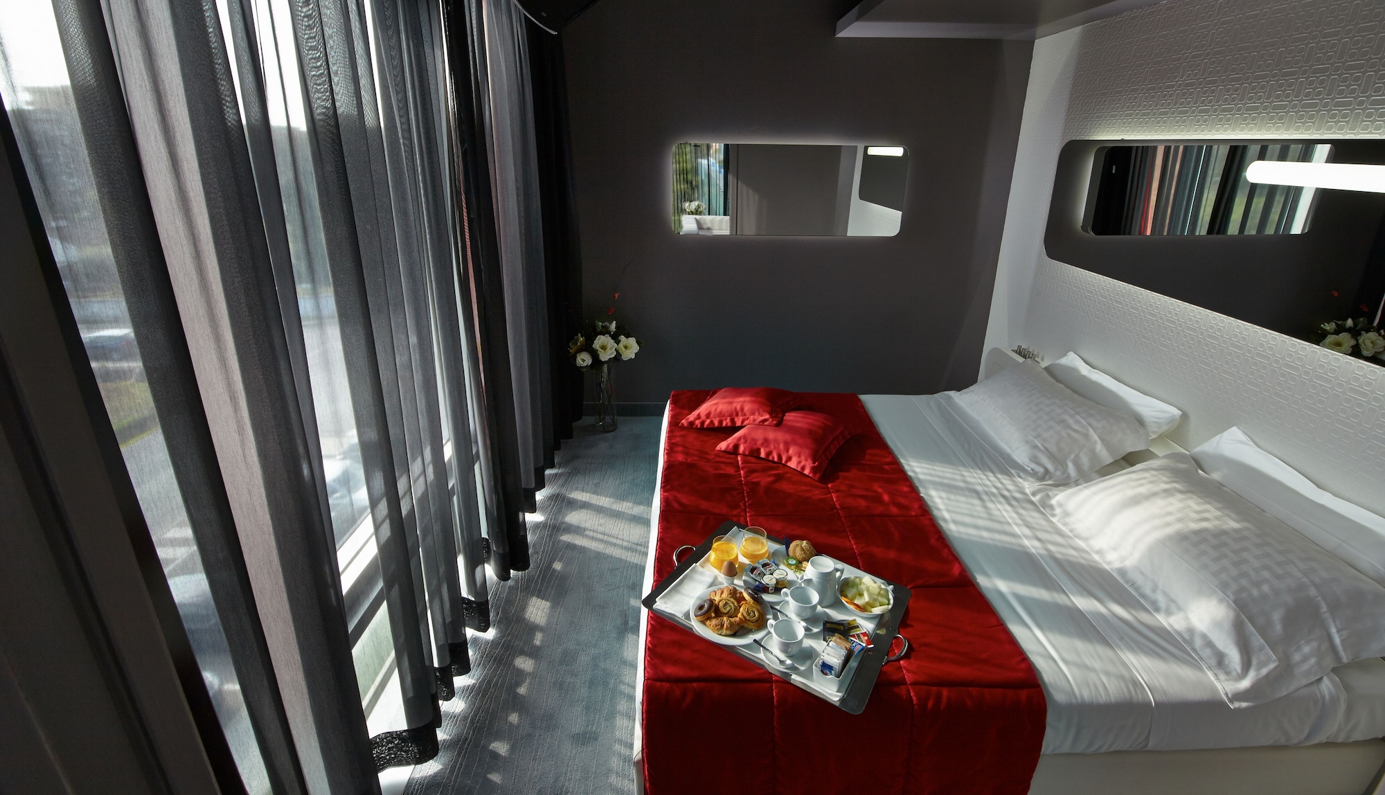 EXECUTIVE, SUITE
