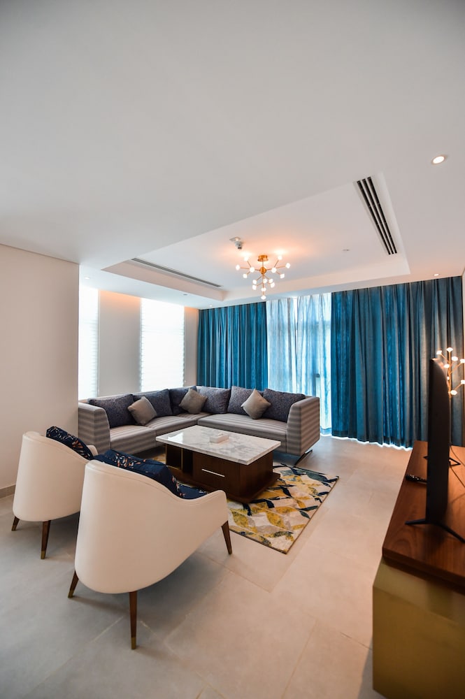 Waterfront Hotel Apartment 37/54