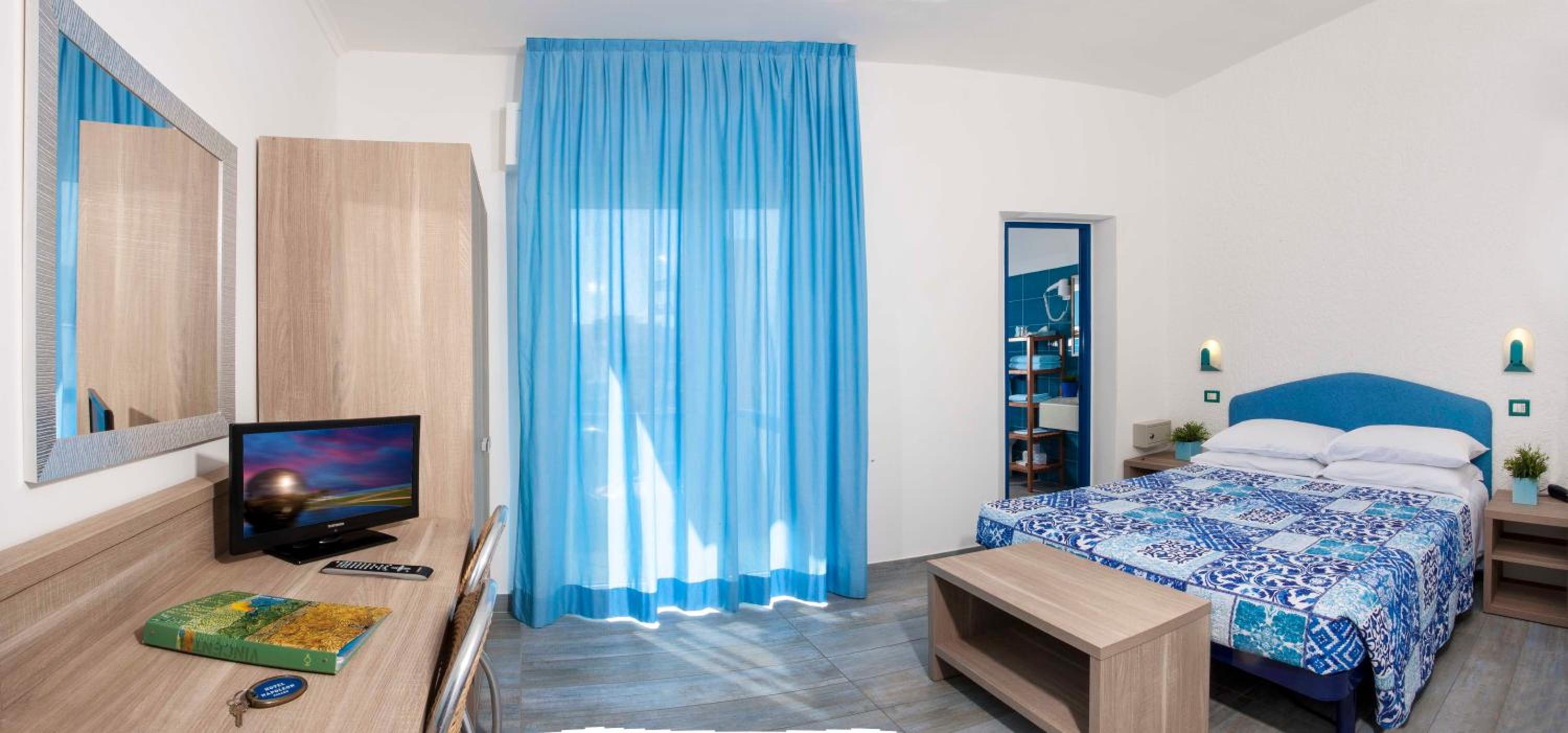 Room, Double or Twin Bed, Lateral Side Sea View