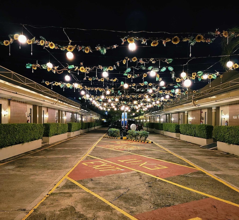 S&M Hotel 35/38
