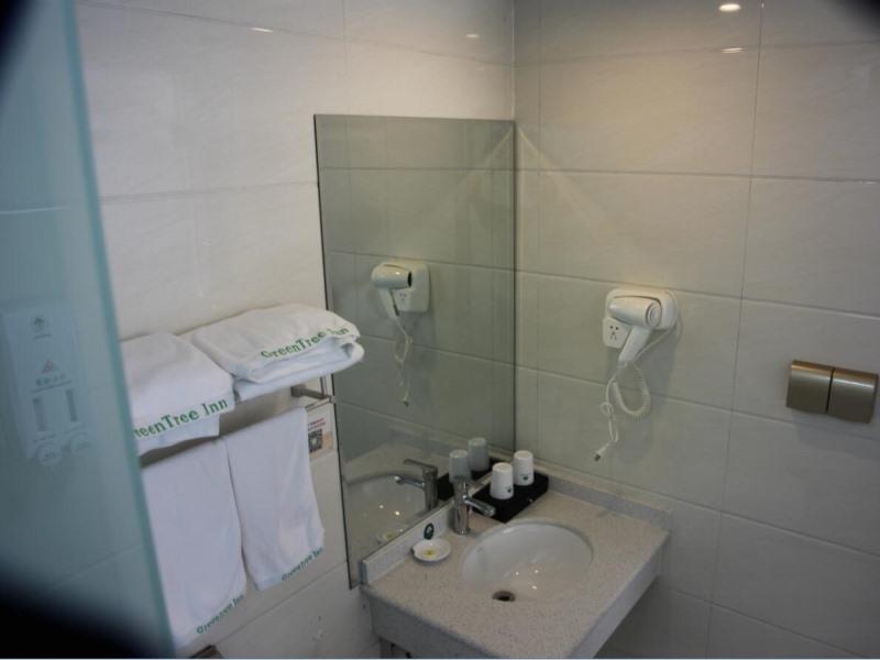 GreenTree Inn Zaozhuang High-speed Train Station Express Hotel 29/31
