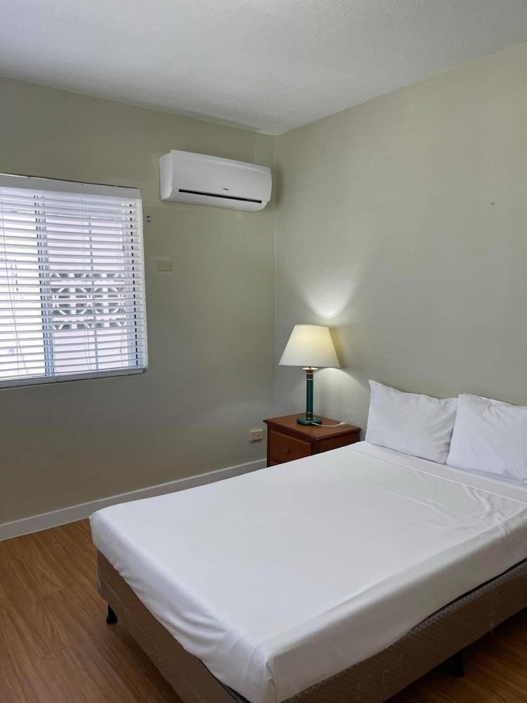 Garden Villa Hotel 11/60