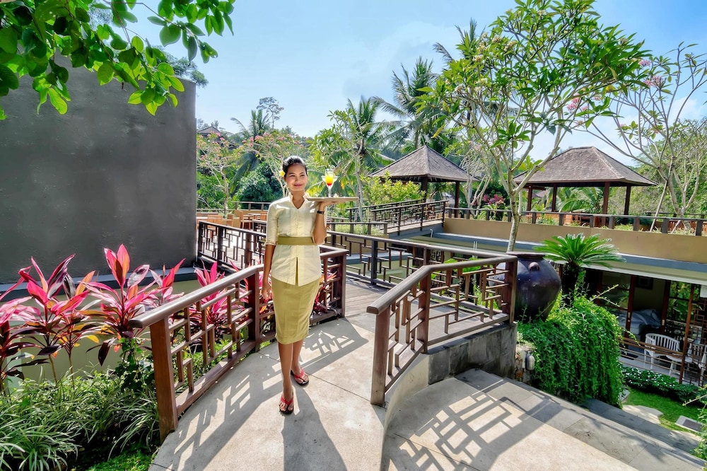Labak River Hotel 3/71