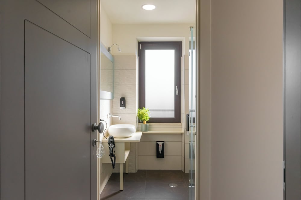 Lual Bleisure Hotel 40/43