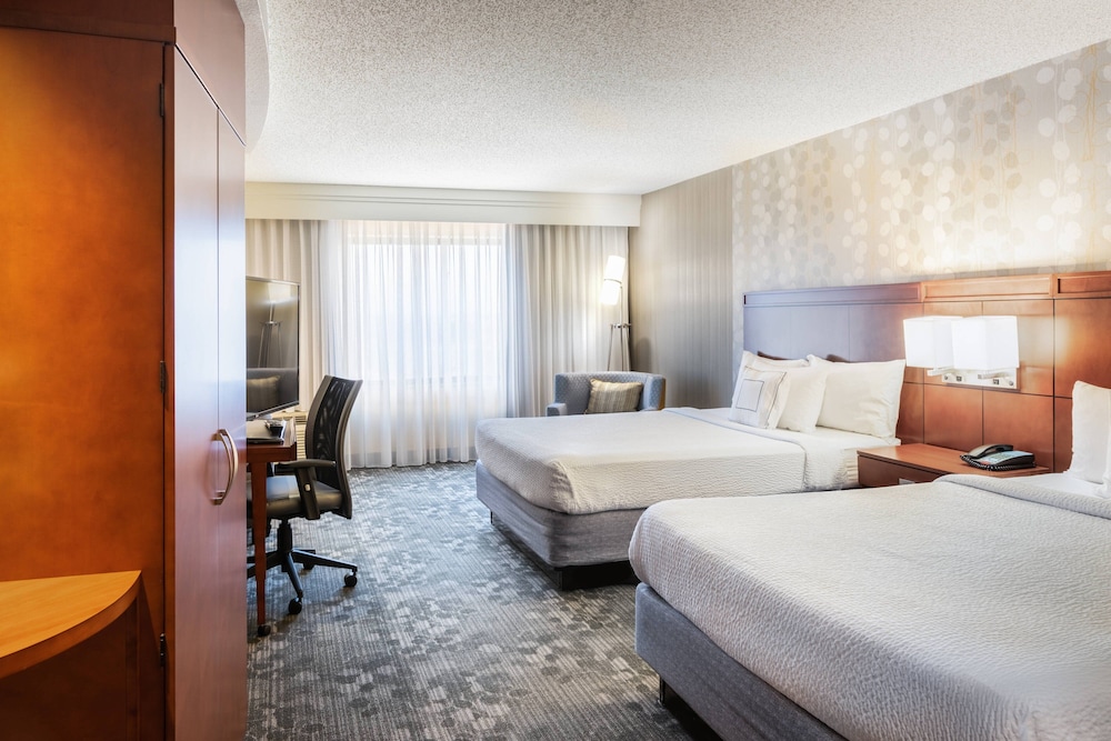 Courtyard Marriott Denton 6/47