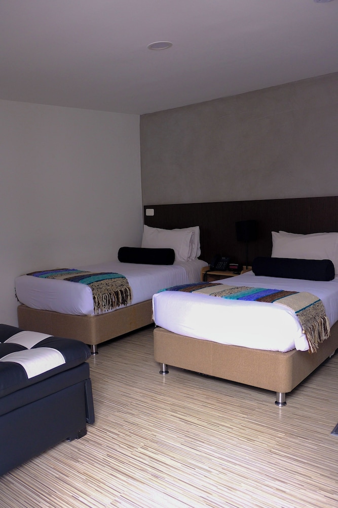 Hotel DC Feria 22/61