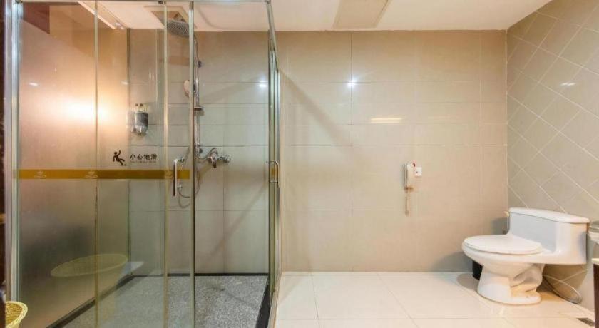 Foshan Emperor Hotel 64/69