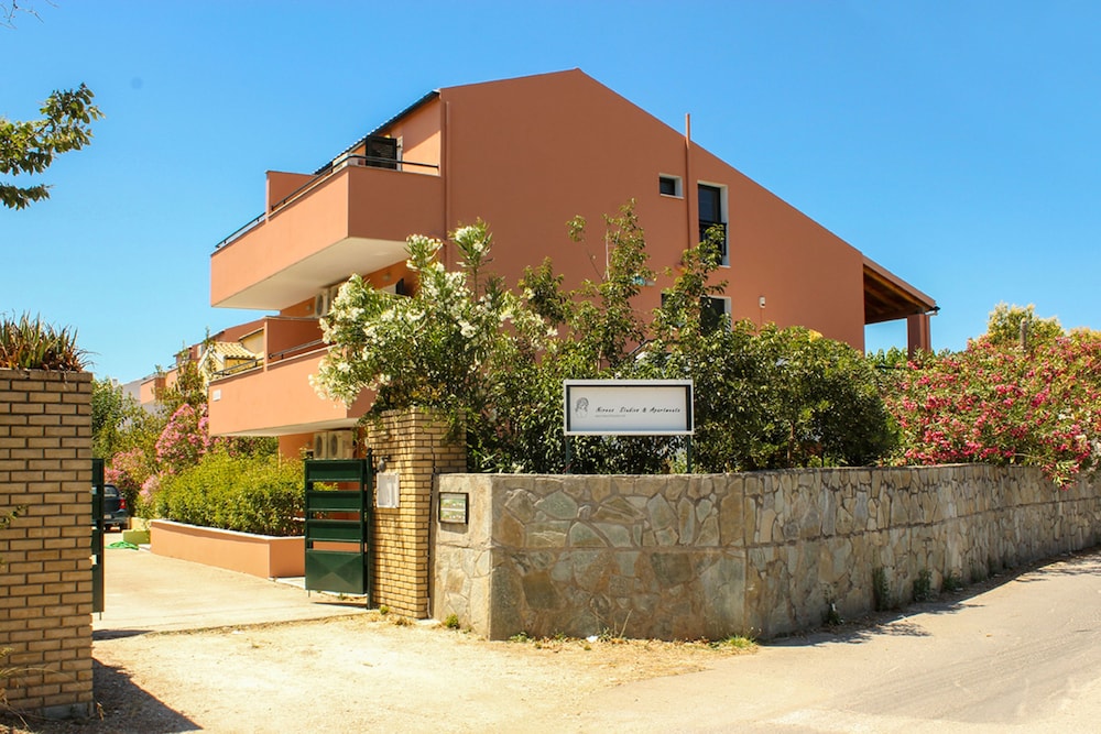 Nireas Studios And Apartments 35/42