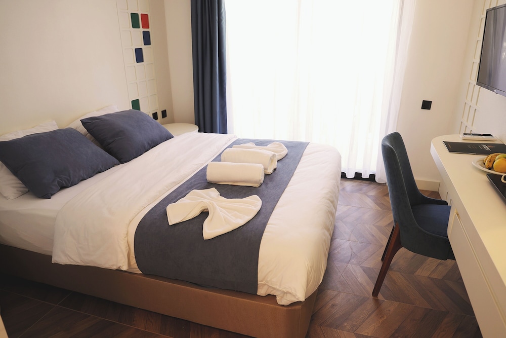 Forest In Hotel 12/40