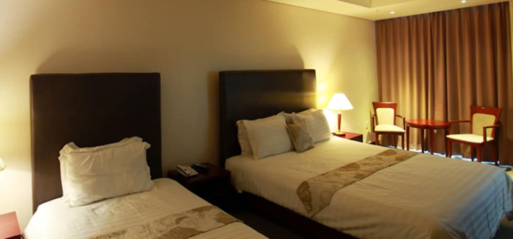 Sunshine Hotel 17/54