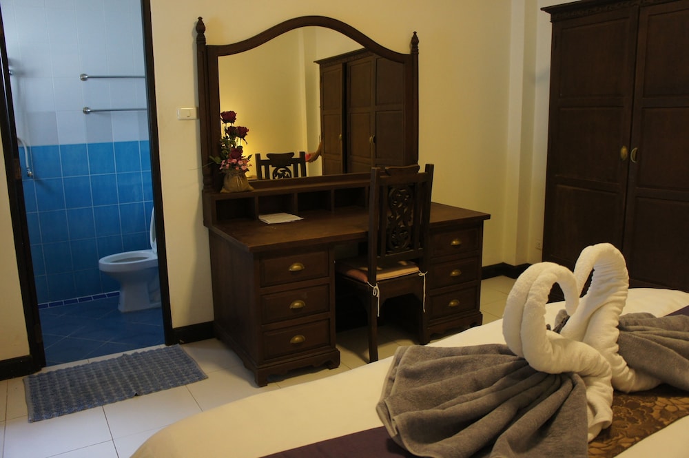 Phuket Gay Home Stay - Caters To Men 31/44