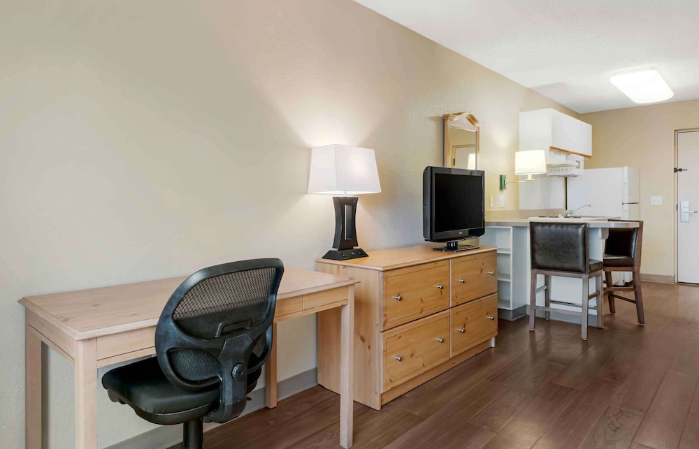 Extended Stay America Select Suites Orlando Southpark 44/56