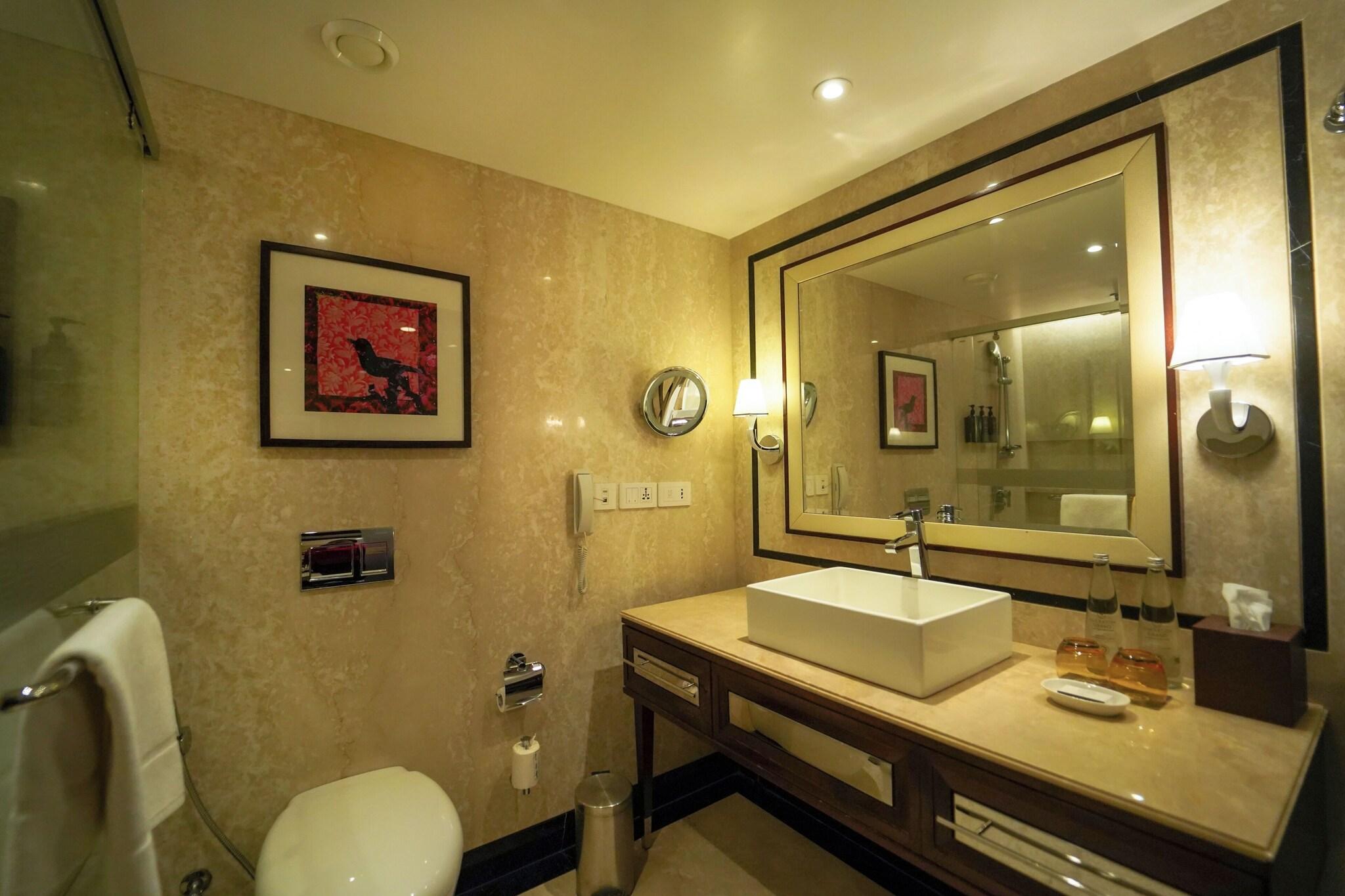 غرفة قياسية بسريرين منفصلين، Sheraton Grand Pune Bund Garden Hotel 6/7