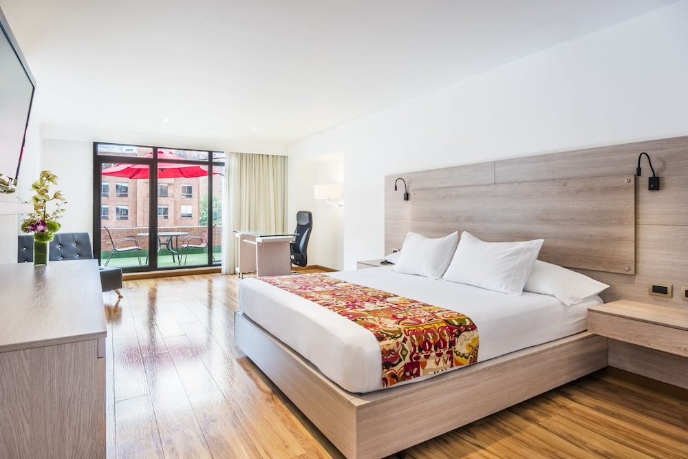 Hotel Rosales Plaza 11/61