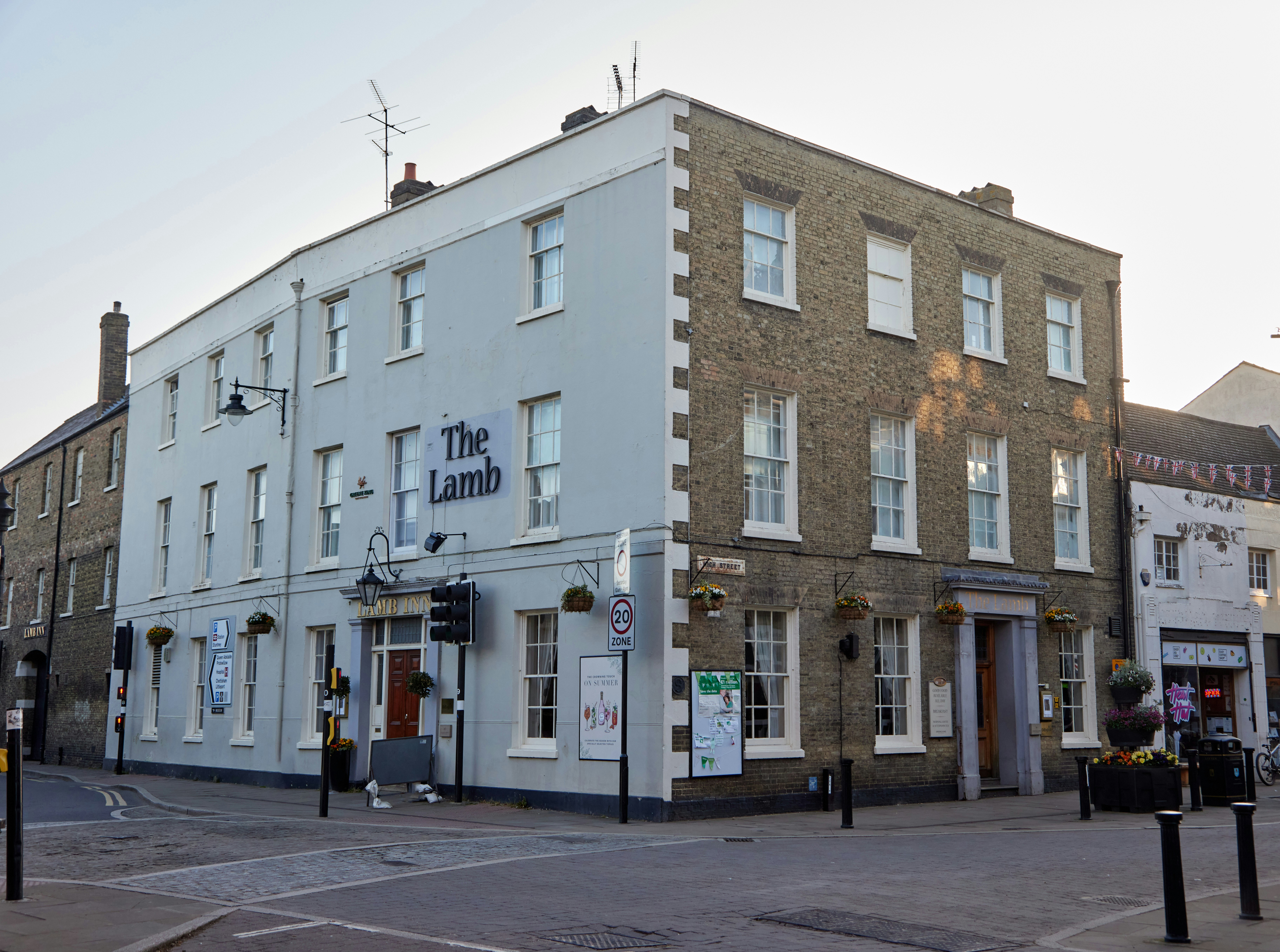 Lamb Hotel 26/29