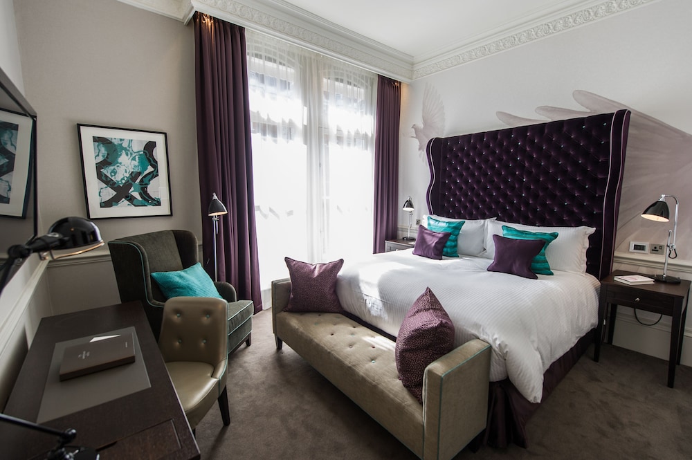 DELUXE, DOUBLE BED