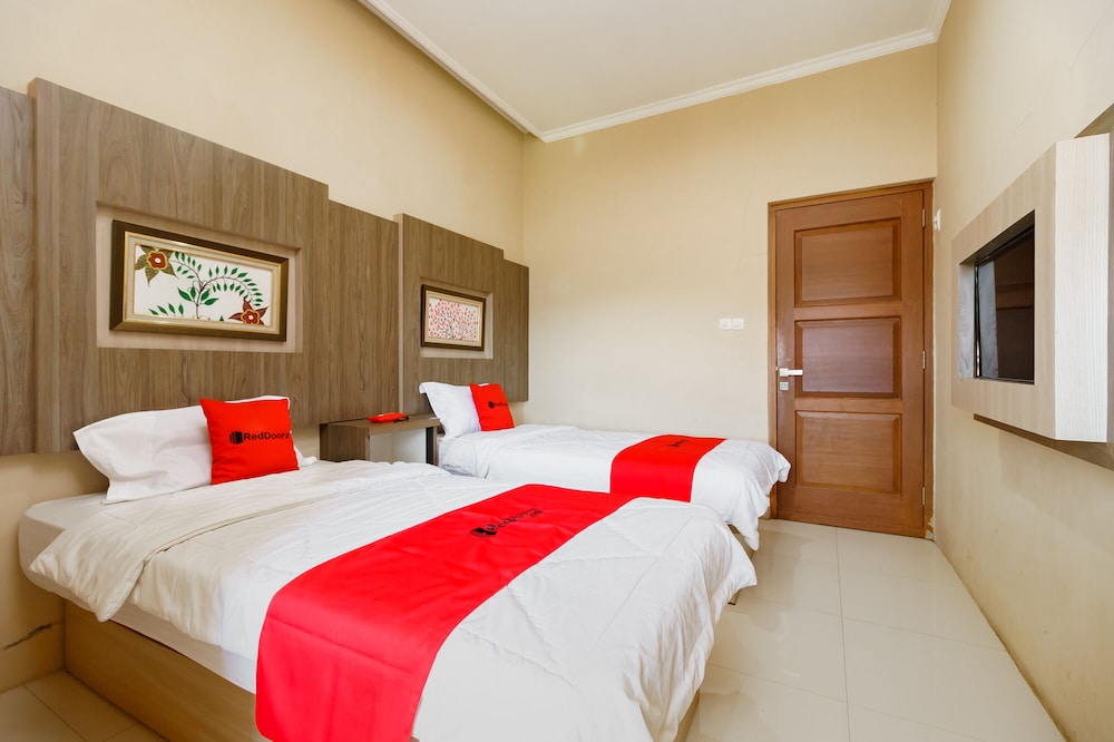 RedDoorz Resort Premium @ Sangkan Hurip Kuningan 23/49