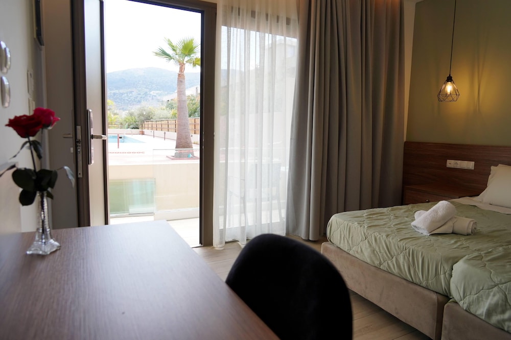 Primavera Beach Hotel 8/35