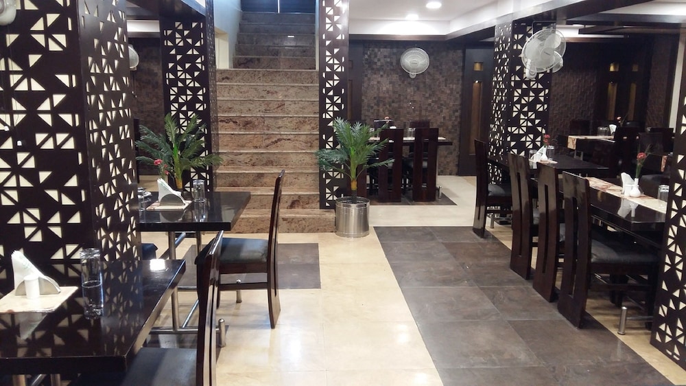 HOTEL RAHUL 16/18