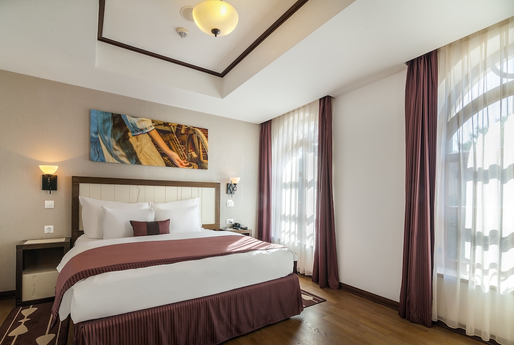 DELUXE, SUITE, BALCONY