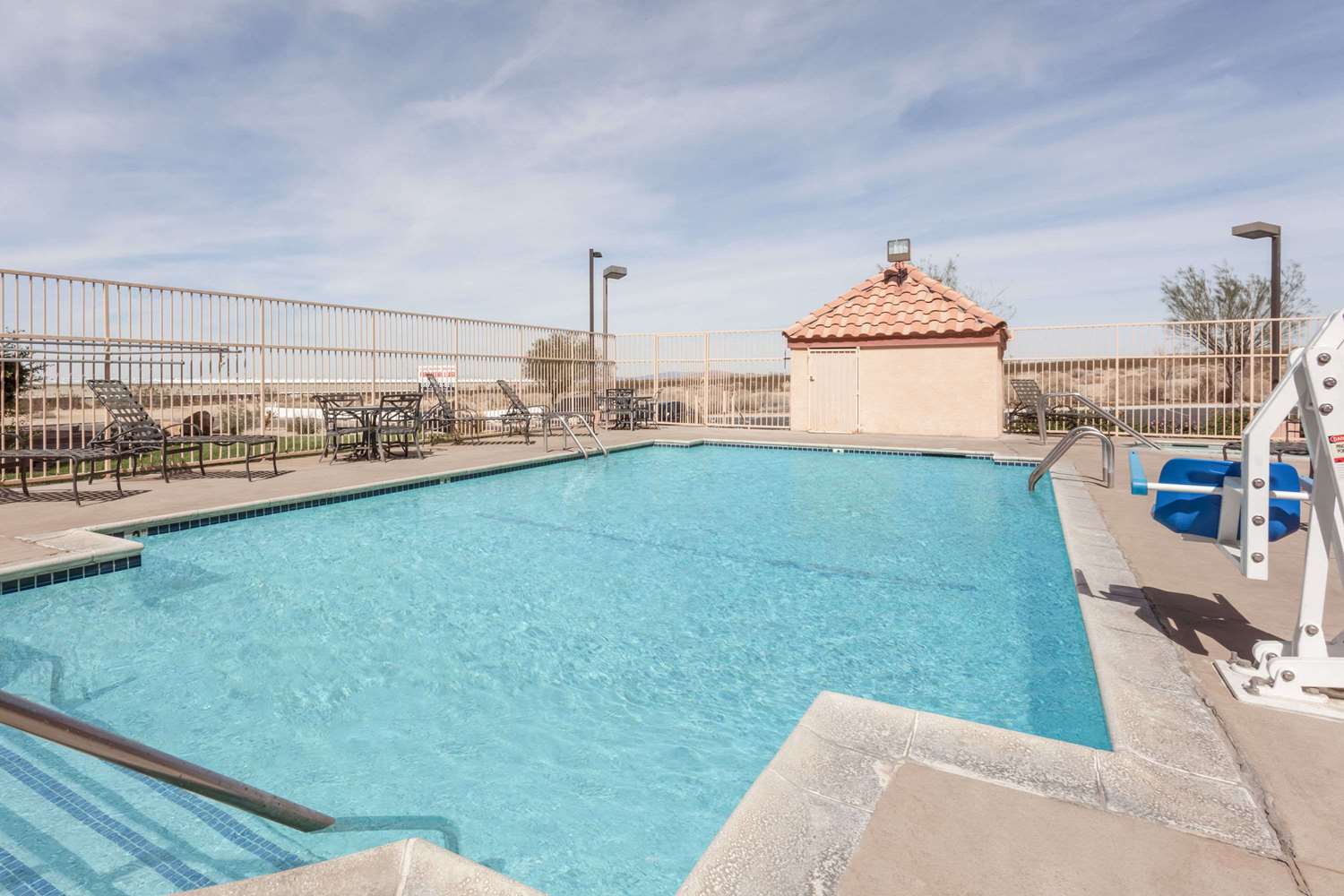 Motel6 Barstow, CA - Mojave Desert Stop - I-15 11/16