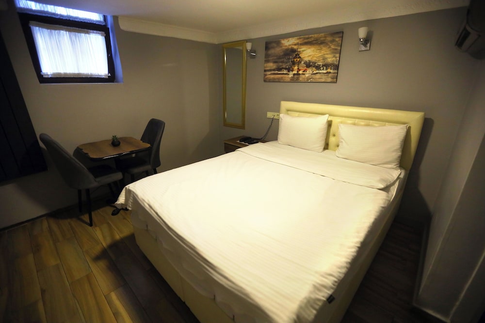 ECONOMY, BASEMENT, DOUBLE BED
