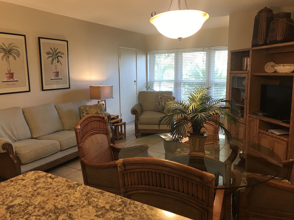 Casitas Coral Ridge formerly Estoril Paradise Inn 30/50