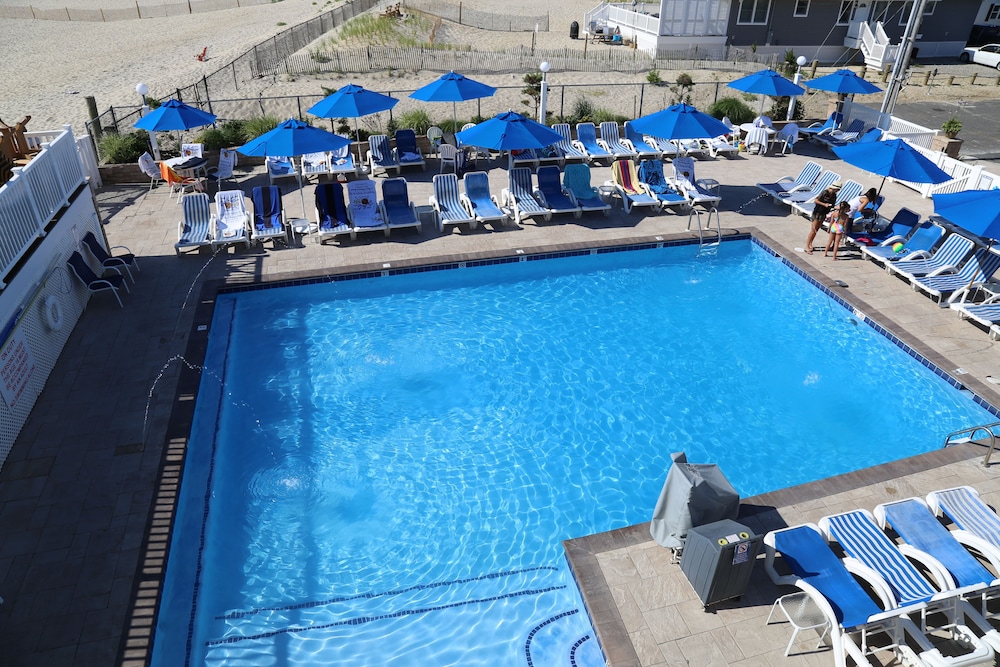 The White Sands Oceanfront Resort & Spa 66/70