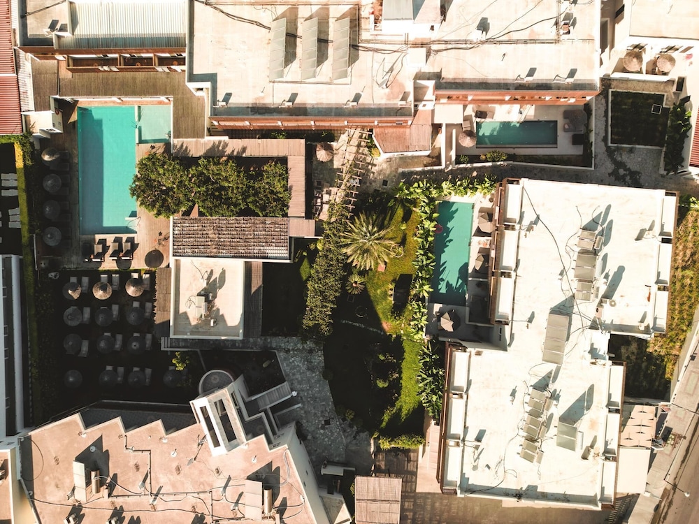 More Meni Residence and Suites 12/50